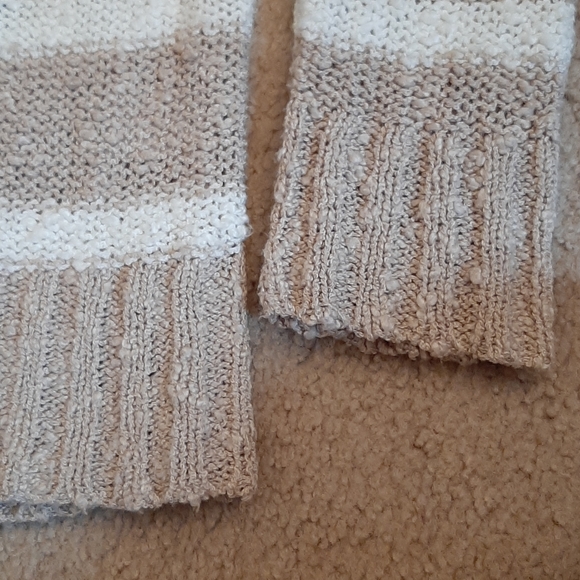 Beige and white striped sweater - Picture 7 of 7